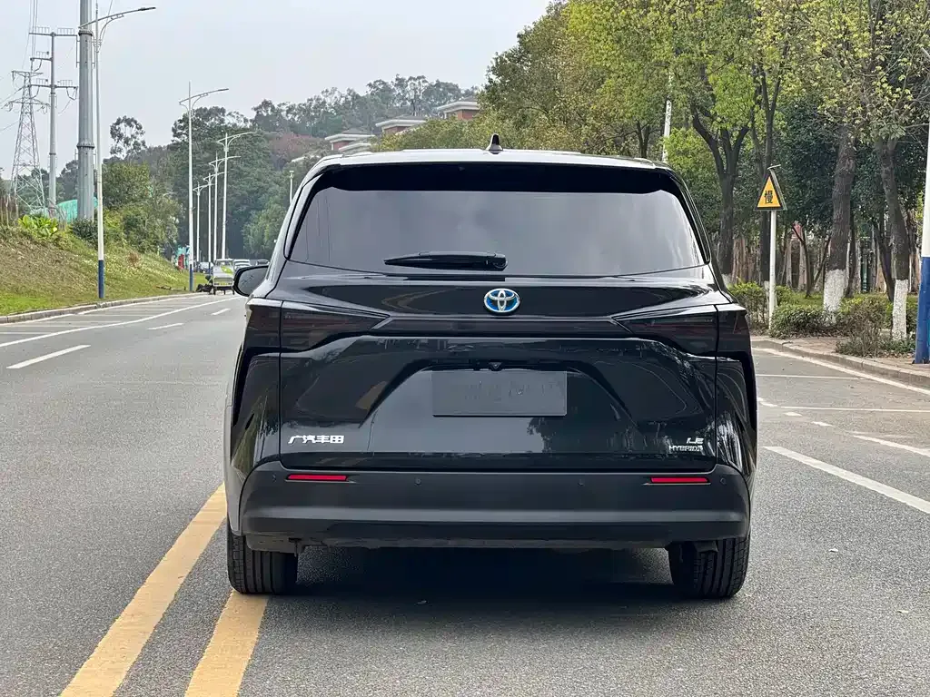 Toyota Sienna — фото 9