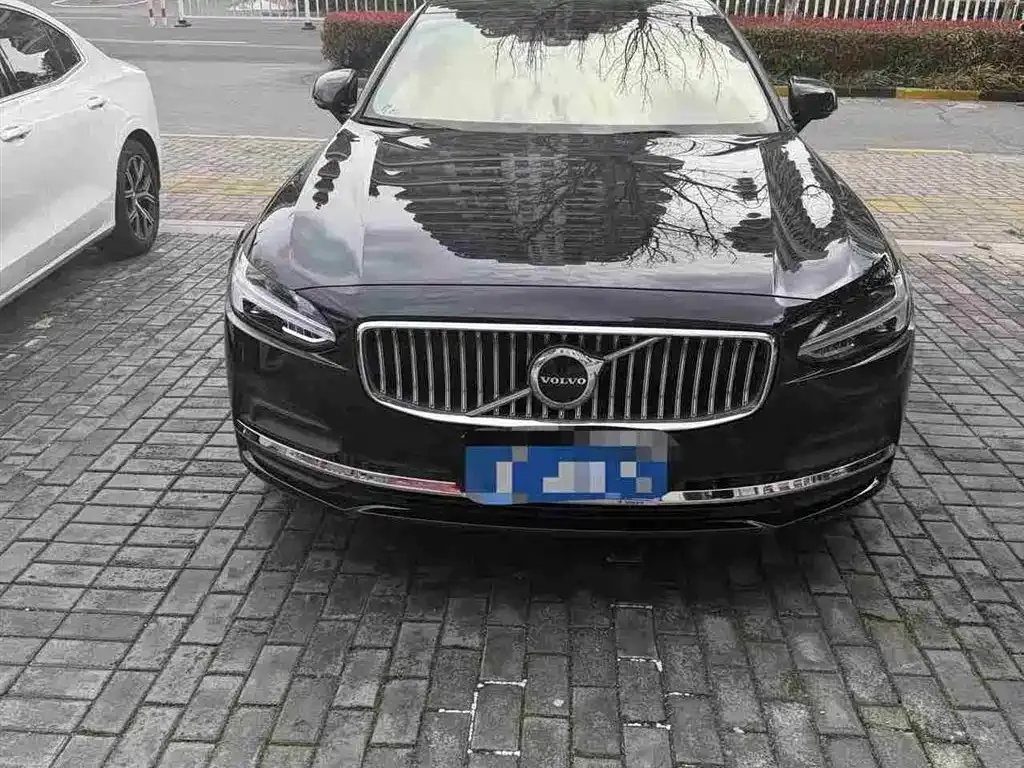 Volvo S90 — фото 1