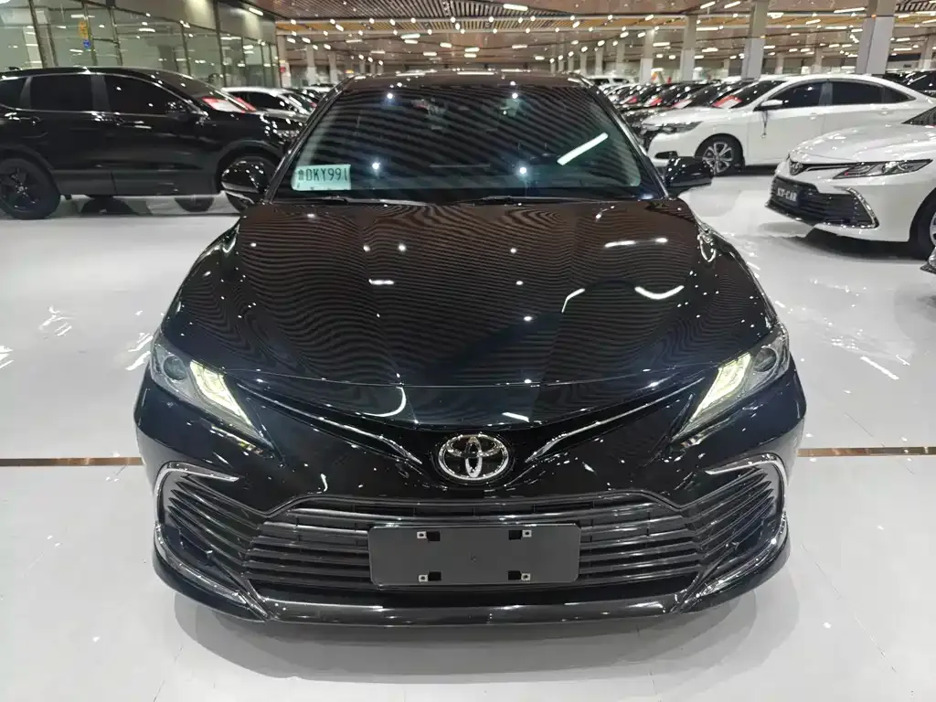 Toyota Camry — фото 3