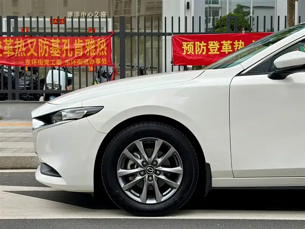 Mazda 3 Axela — фото 3