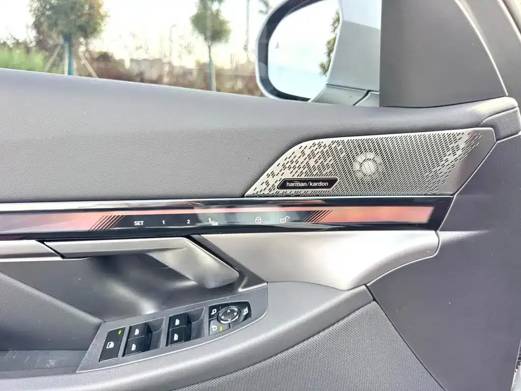 BMW 5 Series — фото 10
