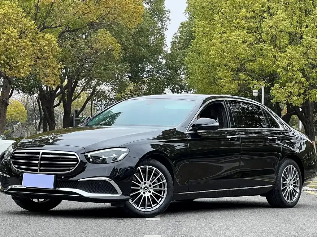 Mercedes-Benz E-Class — фото 1