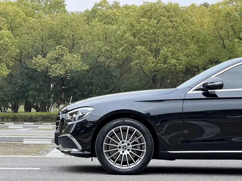 Mercedes-Benz E-Class — фото 2