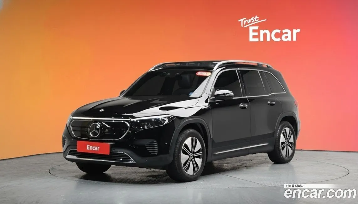 Mercedes-Benz EQB — фото 1
