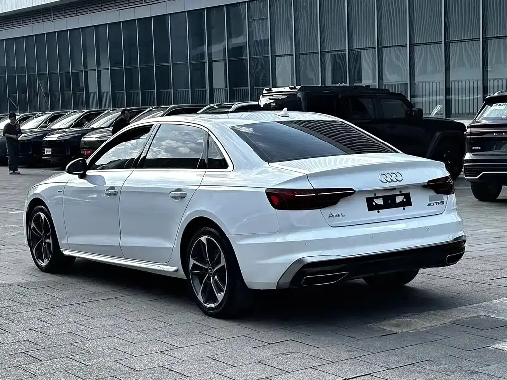 Audi A4L — фото 9