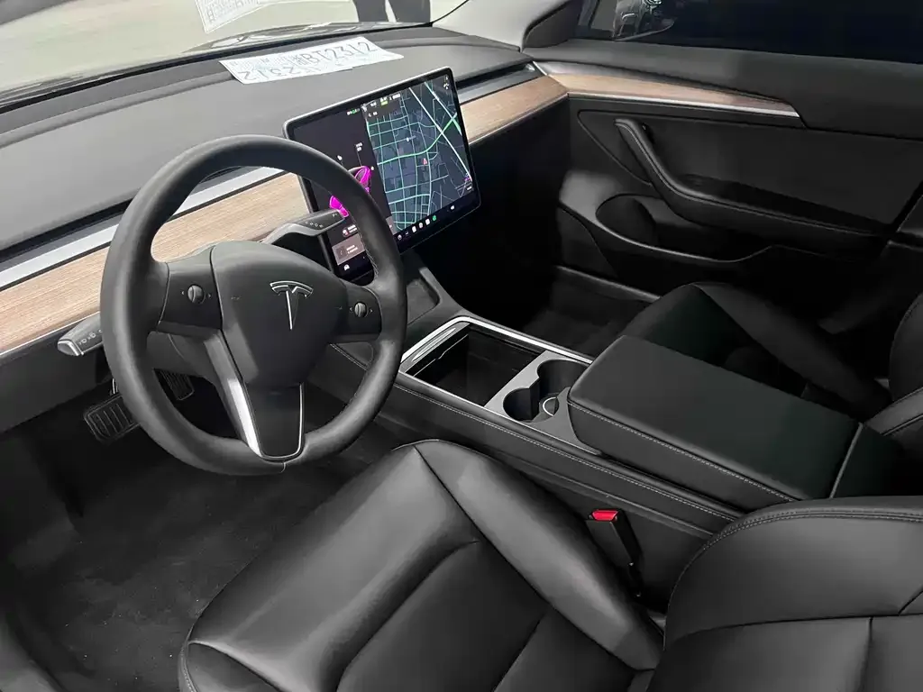 Tesla Model 3 — фото 10