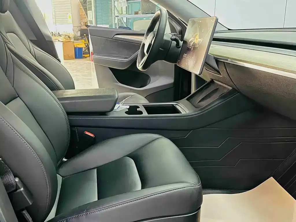 Tesla Model Y 2023 из CN, фото 2