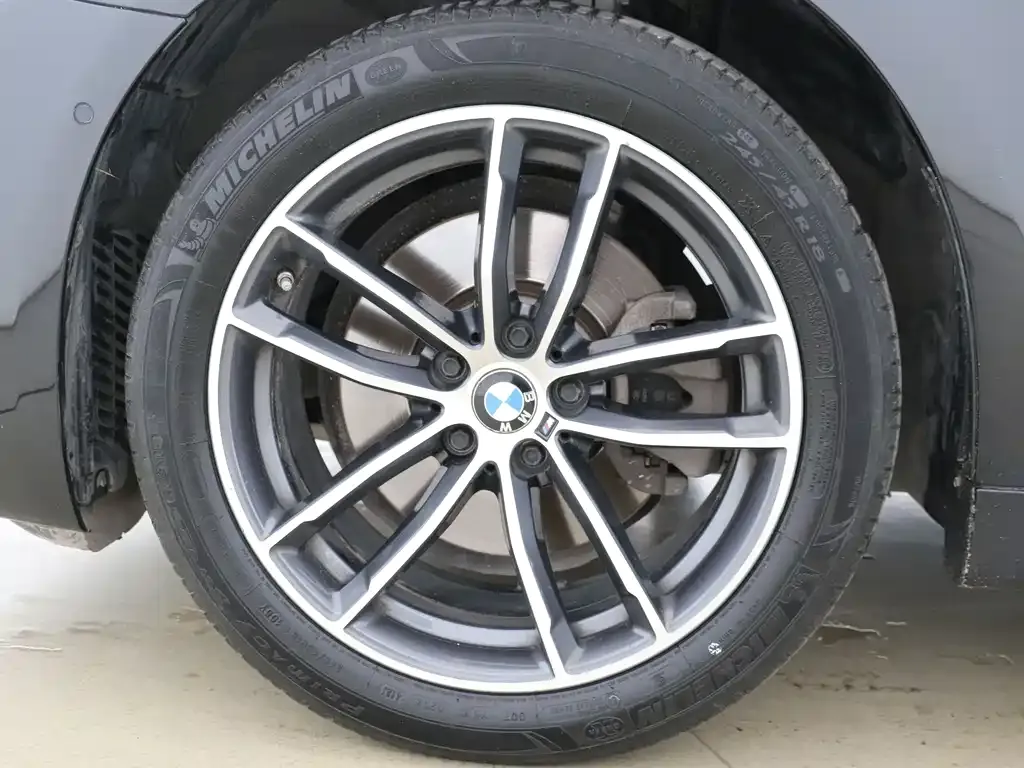 BMW 5 Series — фото 10