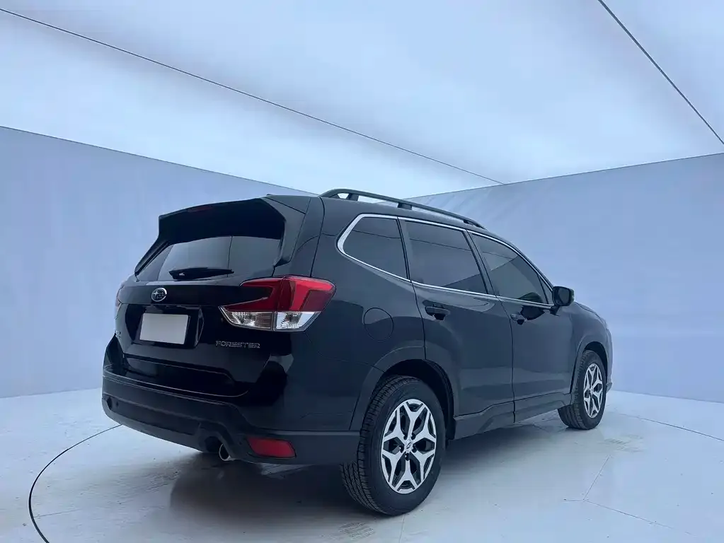 Subaru Forester — фото 7