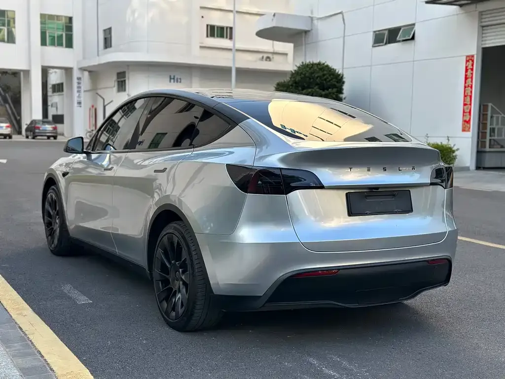 Tesla Model Y — фото 7