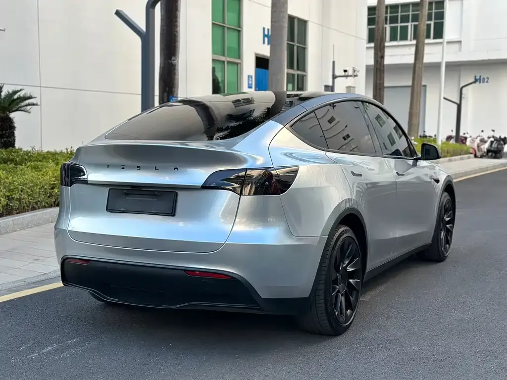 Tesla Model Y — фото 4