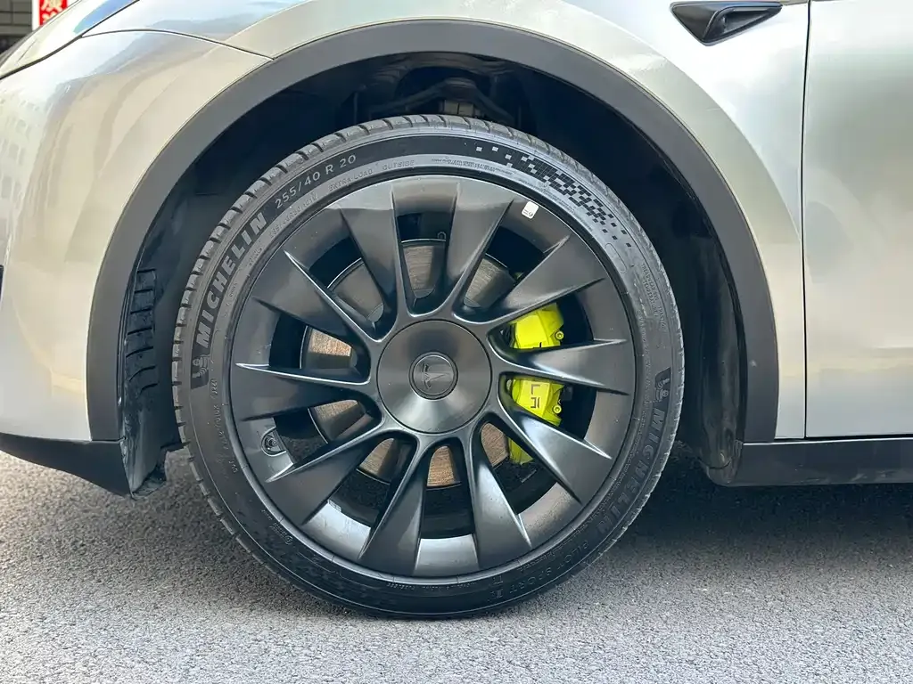 Tesla Model Y — фото 5