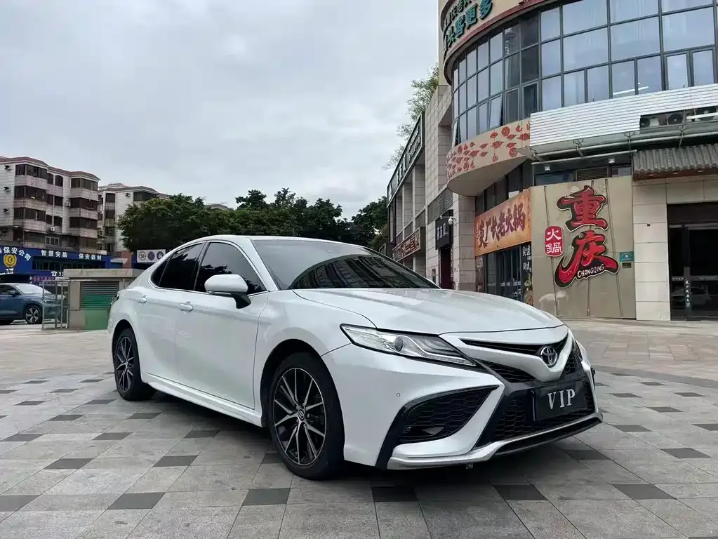 Toyota Camry — фото 2