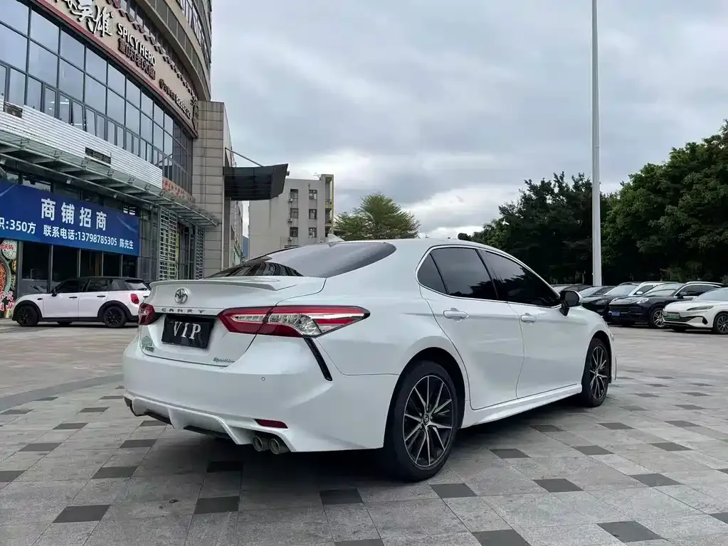 Toyota Camry — фото 6