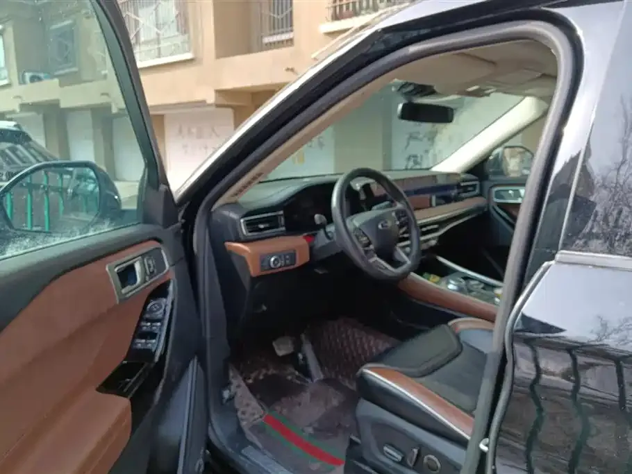 Ford Explorer 2023 из CN, фото 2