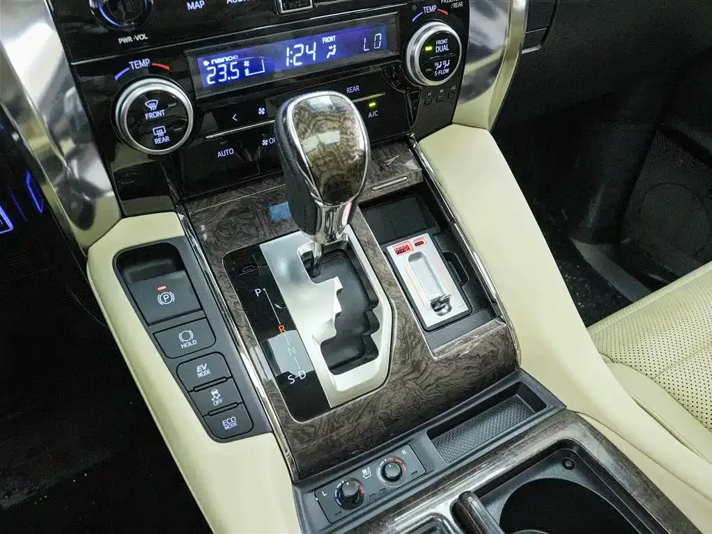 Toyota Alphard 2022 из CN, фото 8