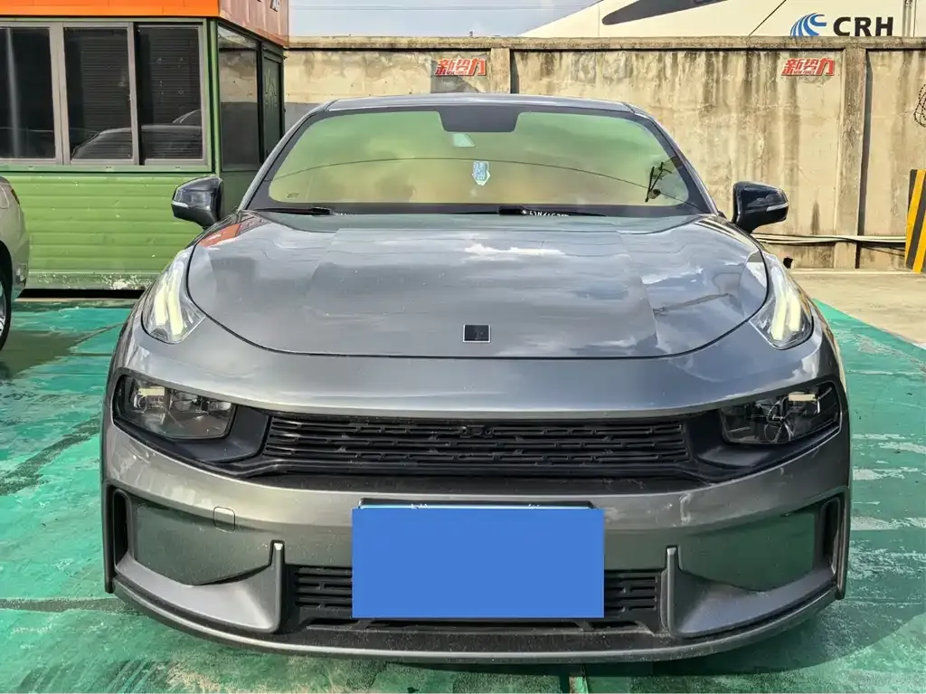 Lynk & Co 03