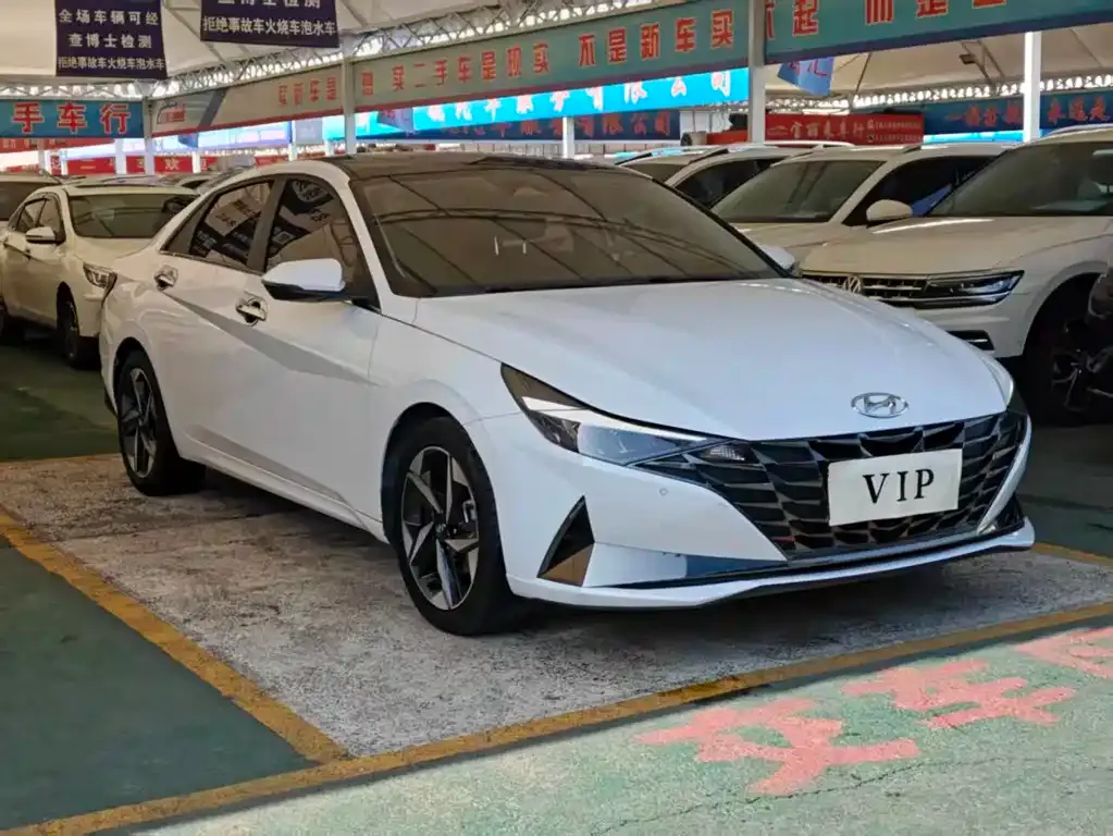 Hyundai Elantra — фото 4