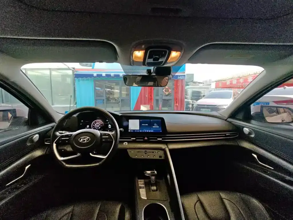 Hyundai Elantra — фото 5