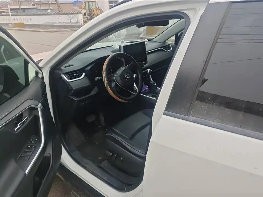 Toyota RAV4 — фото 3