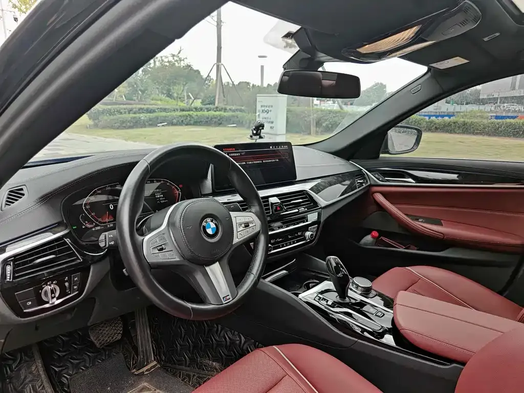 BMW 5 Series — фото 10