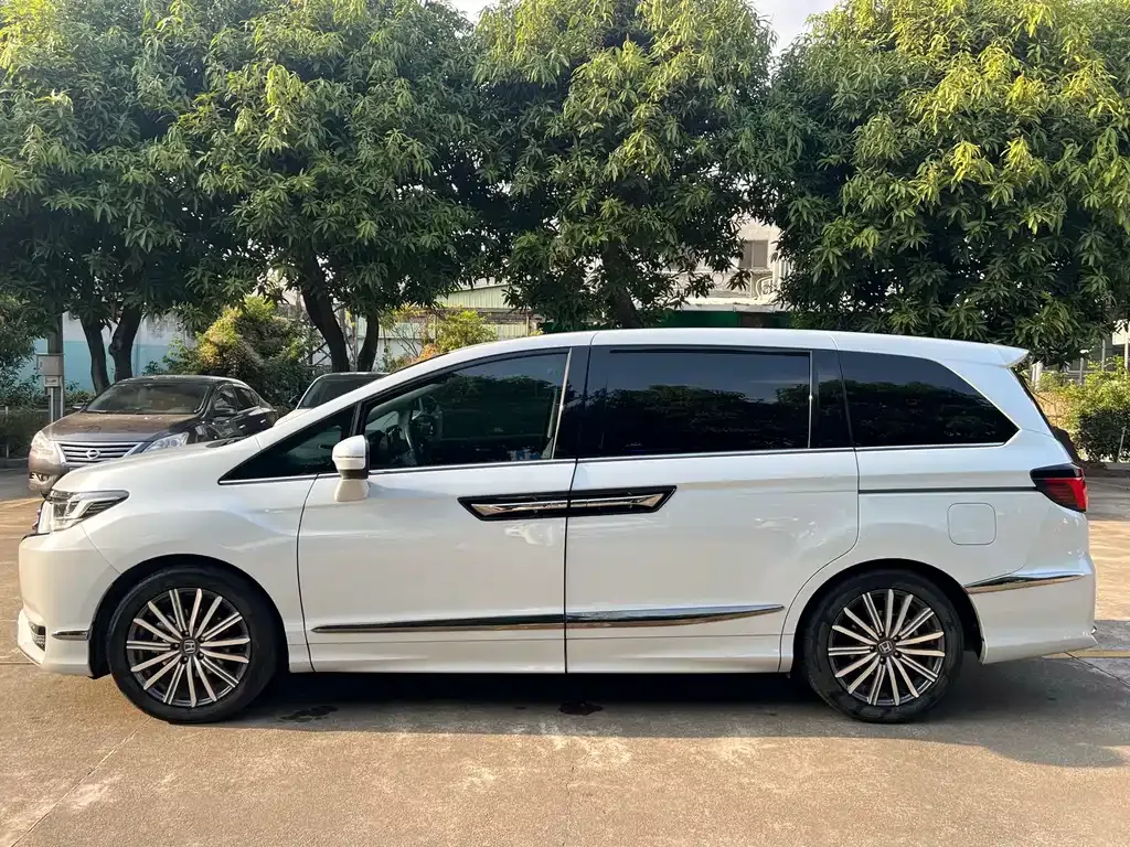 Honda Elysion 2024 из CN, фото 5