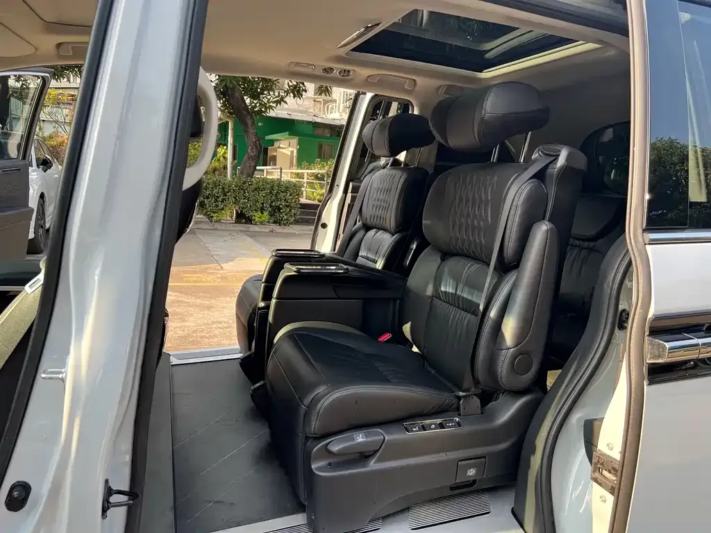 Honda Elysion 2024 из CN, фото 7