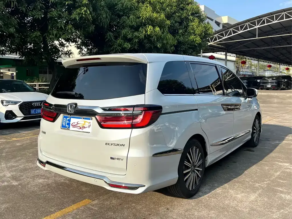 Honda Elysion 2024 из CN, фото 3