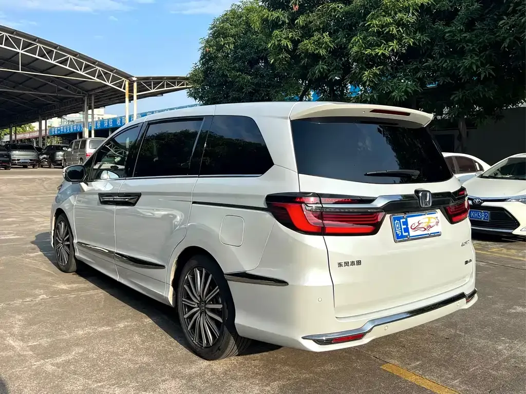 Honda Elysion 2024 из CN, фото 8