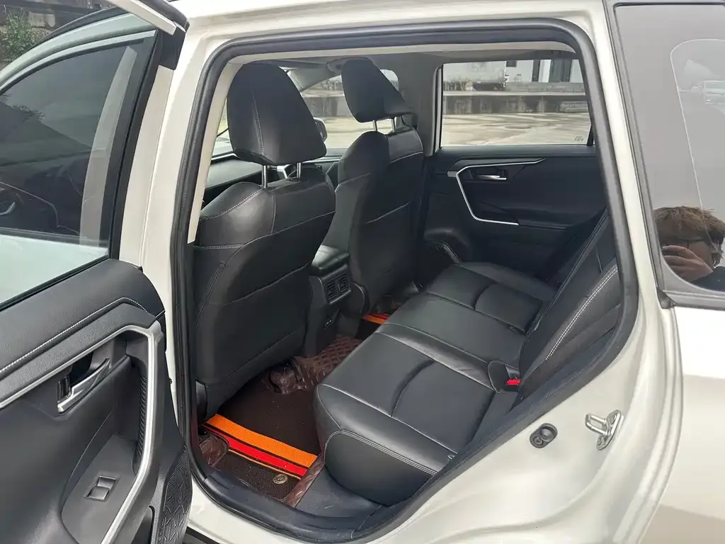 Toyota RAV4 2023 из CN, фото 7