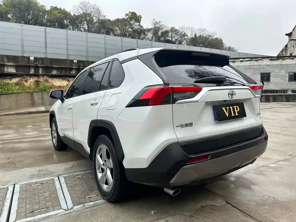 Toyota RAV4 2023 из CN, фото 9