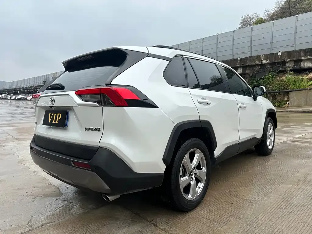 Toyota RAV4 2023 из CN, фото 6
