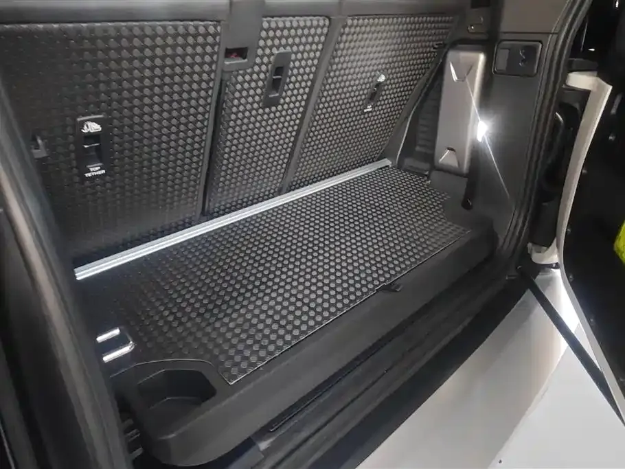 Land Rover Defender — фото 10