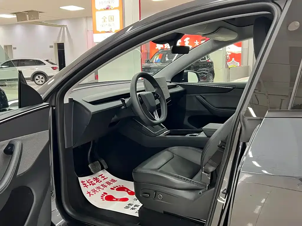 Tesla Model Y — фото 9