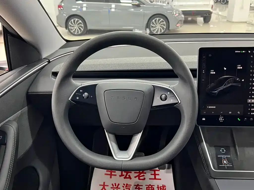 Tesla Model Y — фото 8