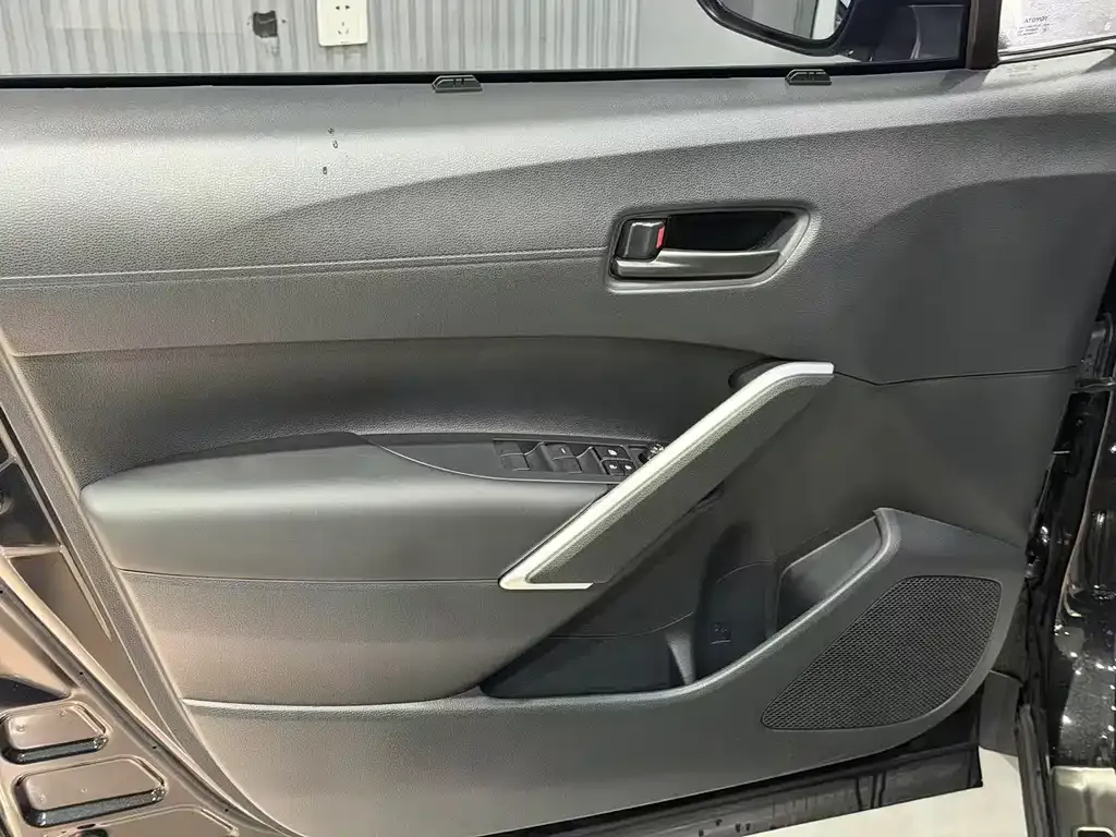 Toyota Corolla Cross 2025 из CN, фото 10