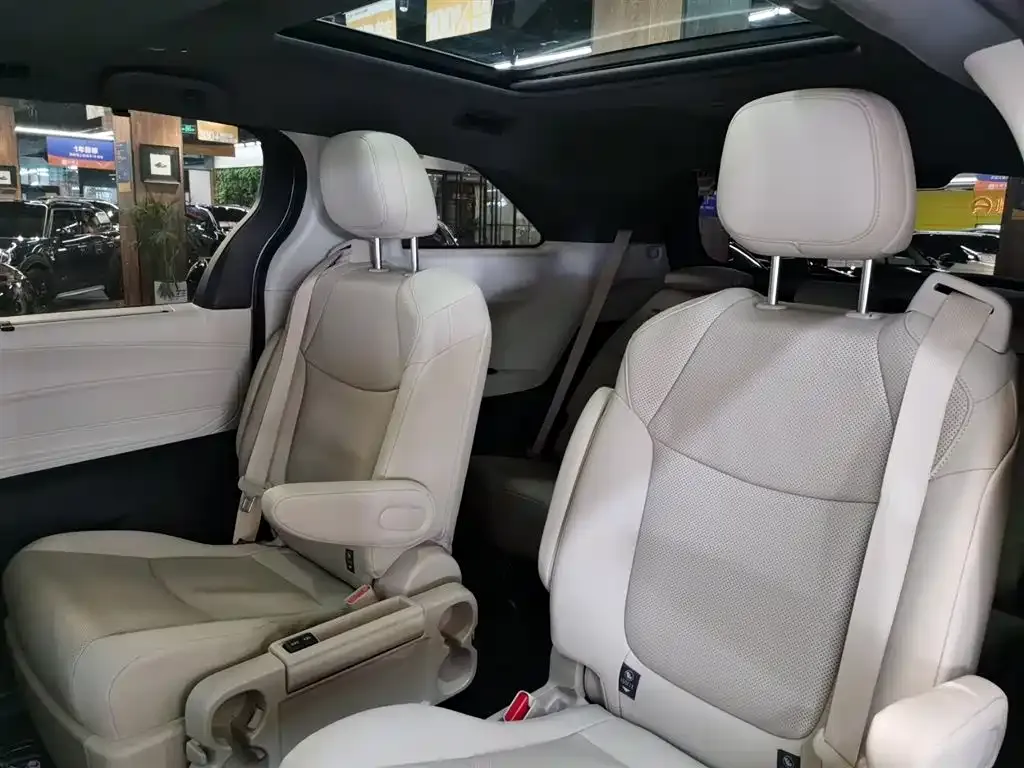 Toyota Granvia — фото 6