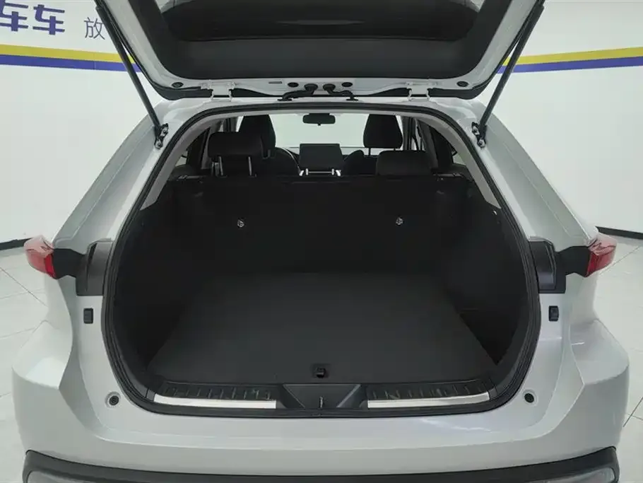 Toyota Harrier 2023 из CN, фото 2