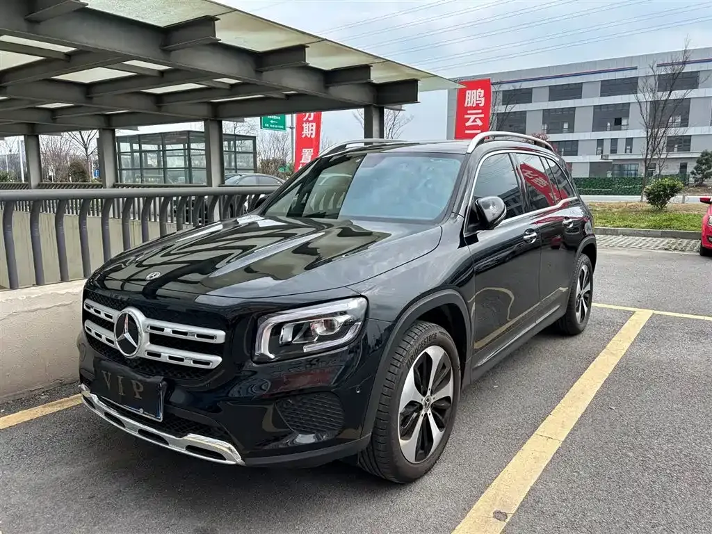 Mercedes-Benz GLB — фото 1