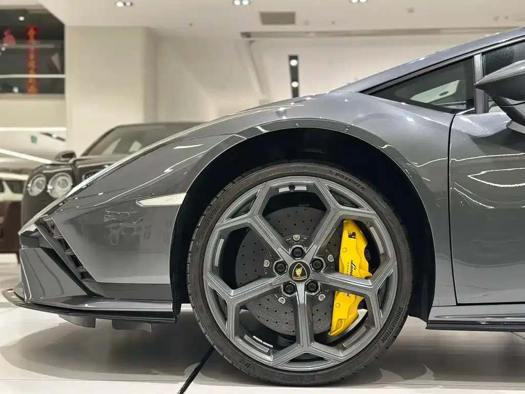 Lamborghini Huracan — фото 8