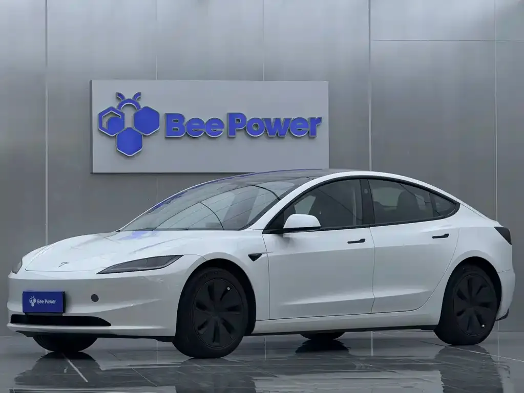Tesla Model 3 — фото 1