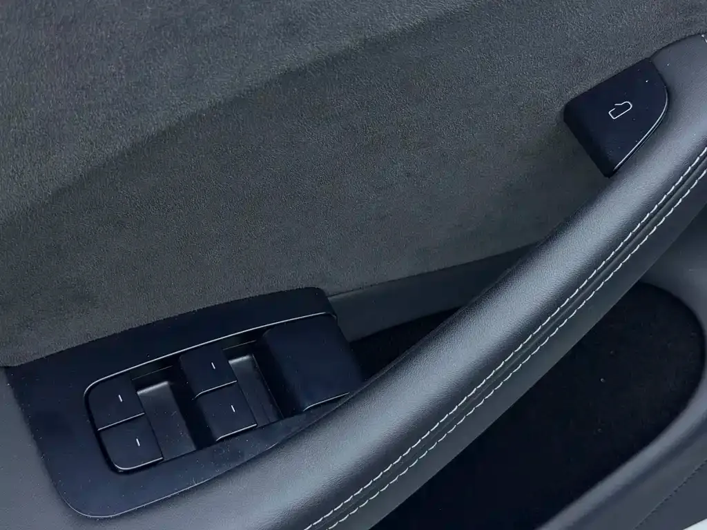 Tesla Model 3 — фото 10