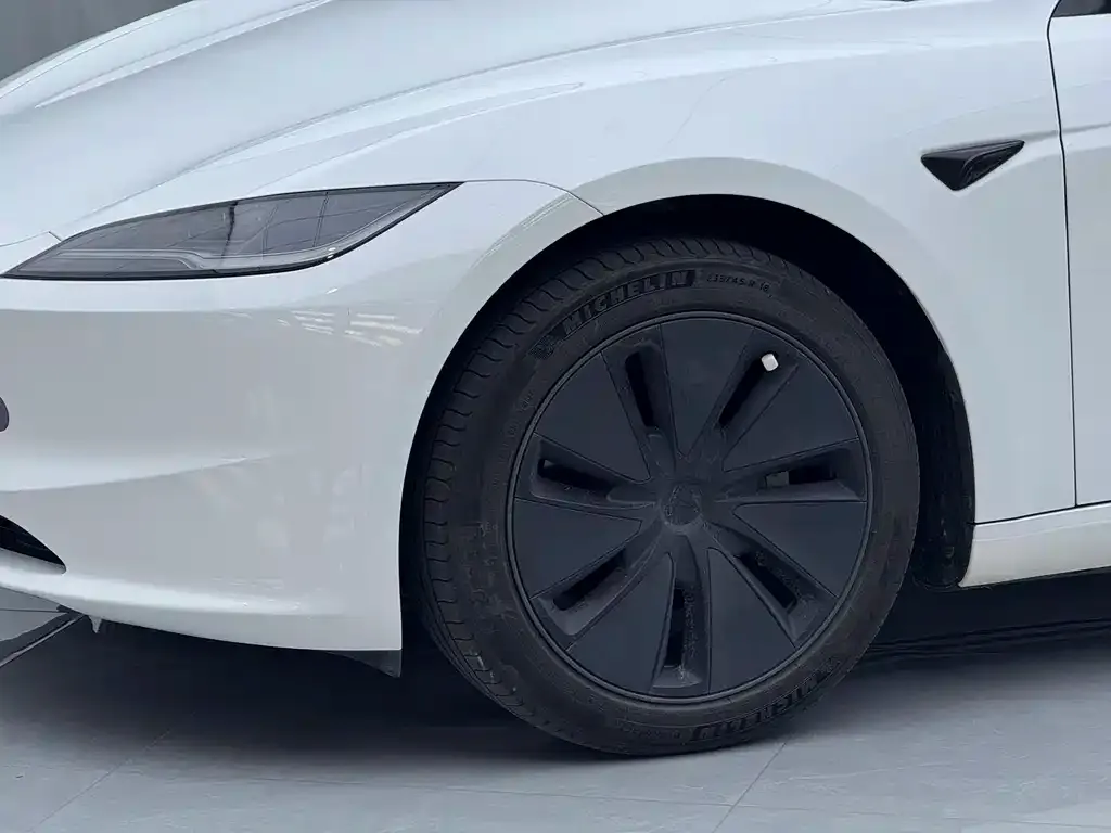 Tesla Model 3 — фото 4