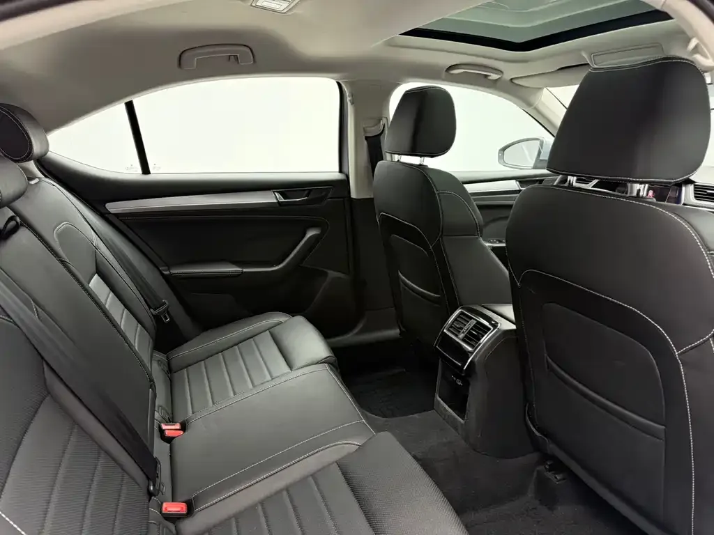 Skoda Superb 2023 из CN, фото 8