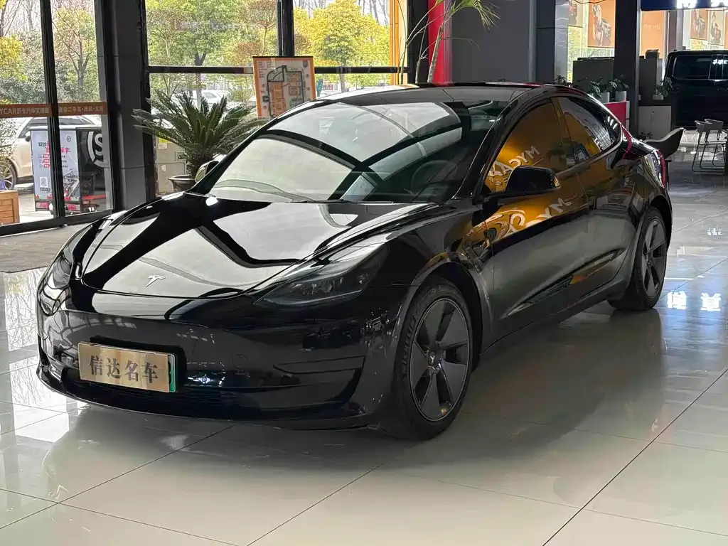 Tesla Model 3 — фото 1