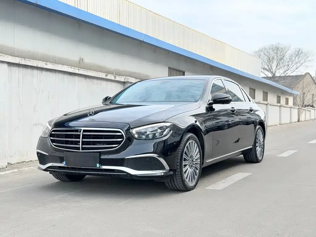 Mercedes-Benz E-Class — фото 1