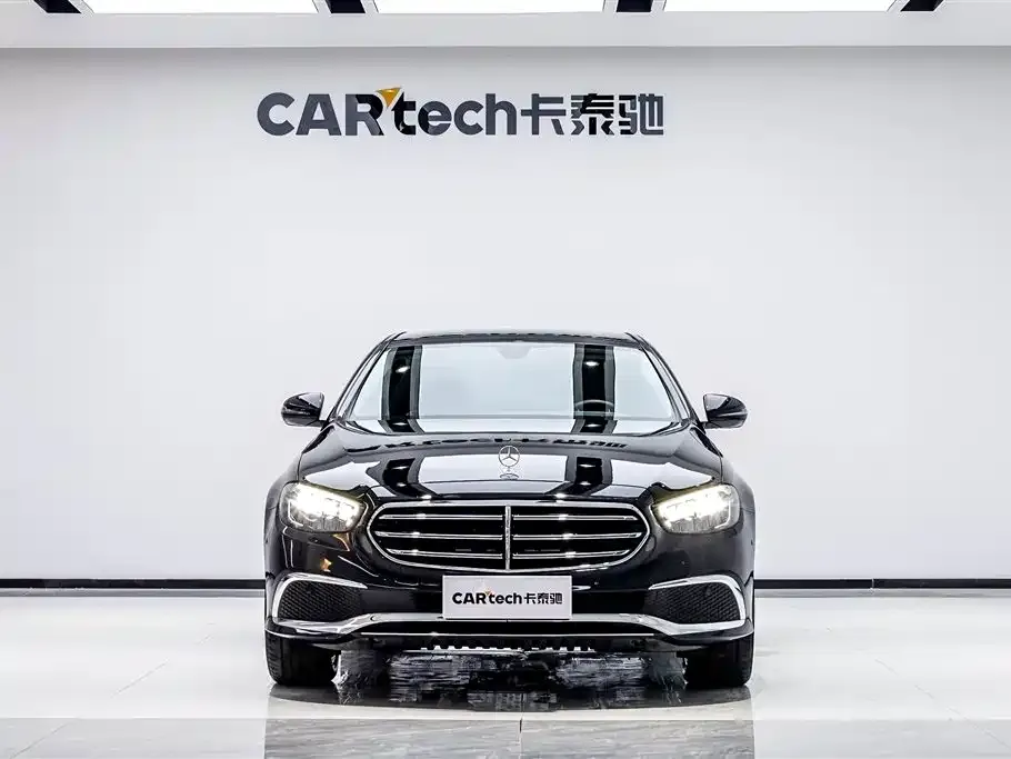 Mercedes-Benz E-Class — фото 1