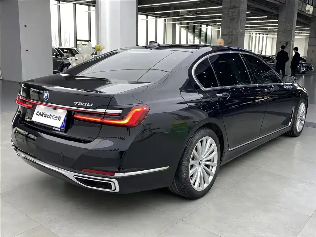 BMW 7 Series — фото 9