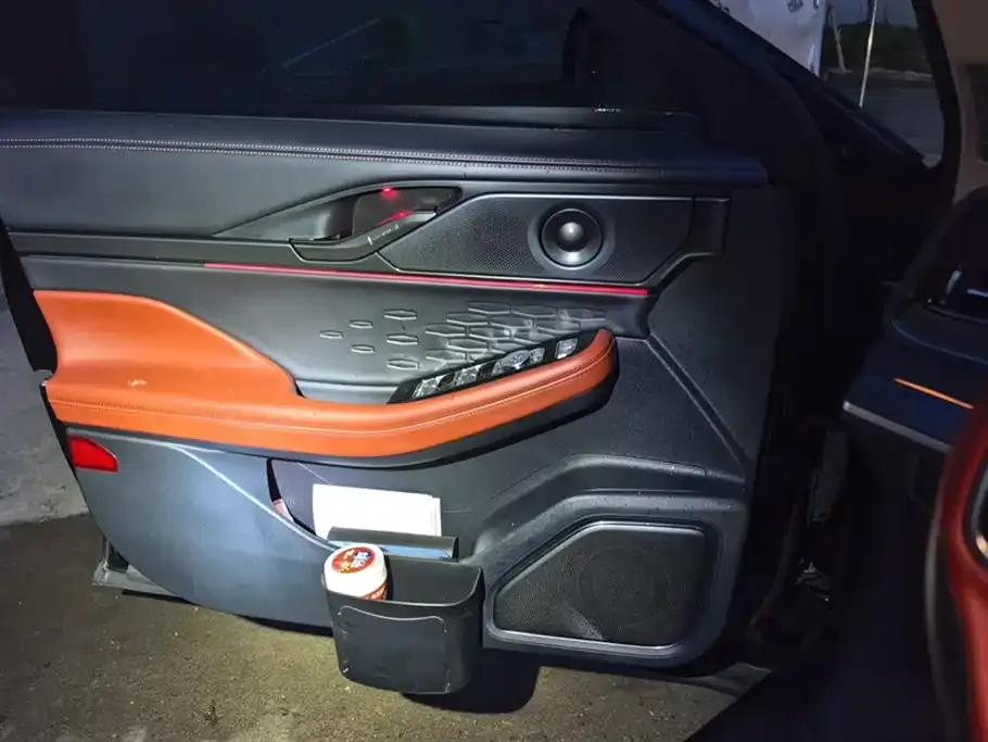Lincoln Z 2023 из CN, фото 2