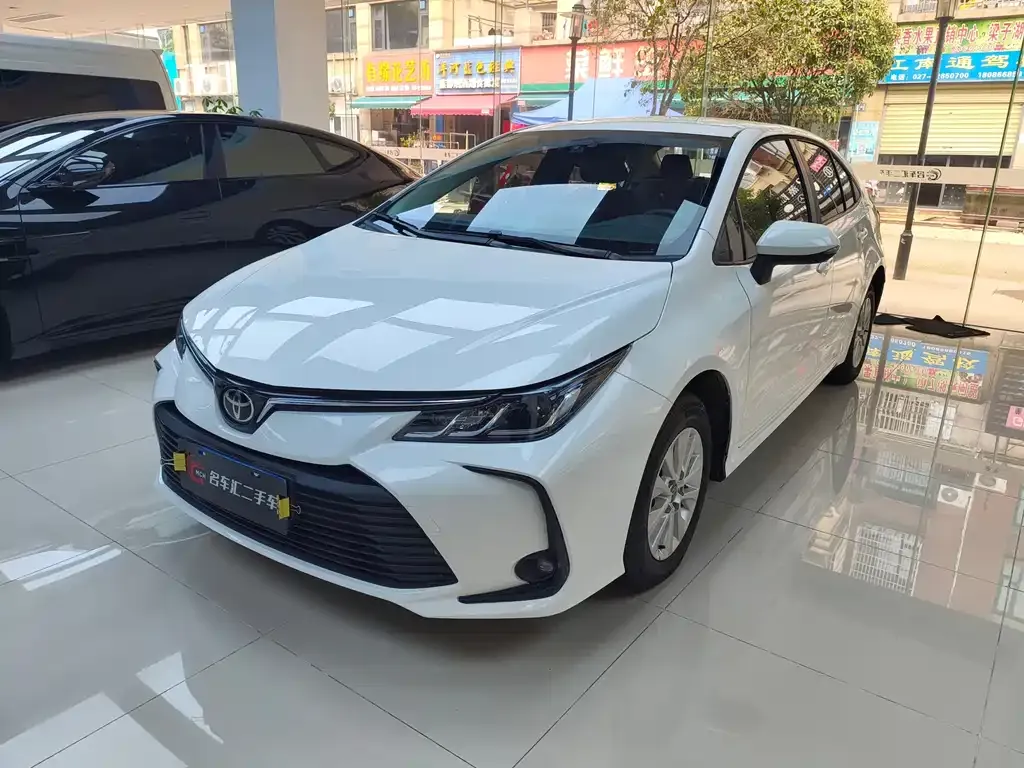 Toyota Corolla 2024 из CN, фото 1